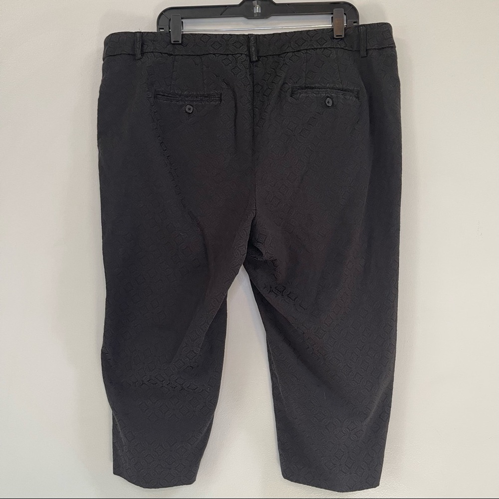 Diamond Pattern Capri Pants - Picture 6 of 13